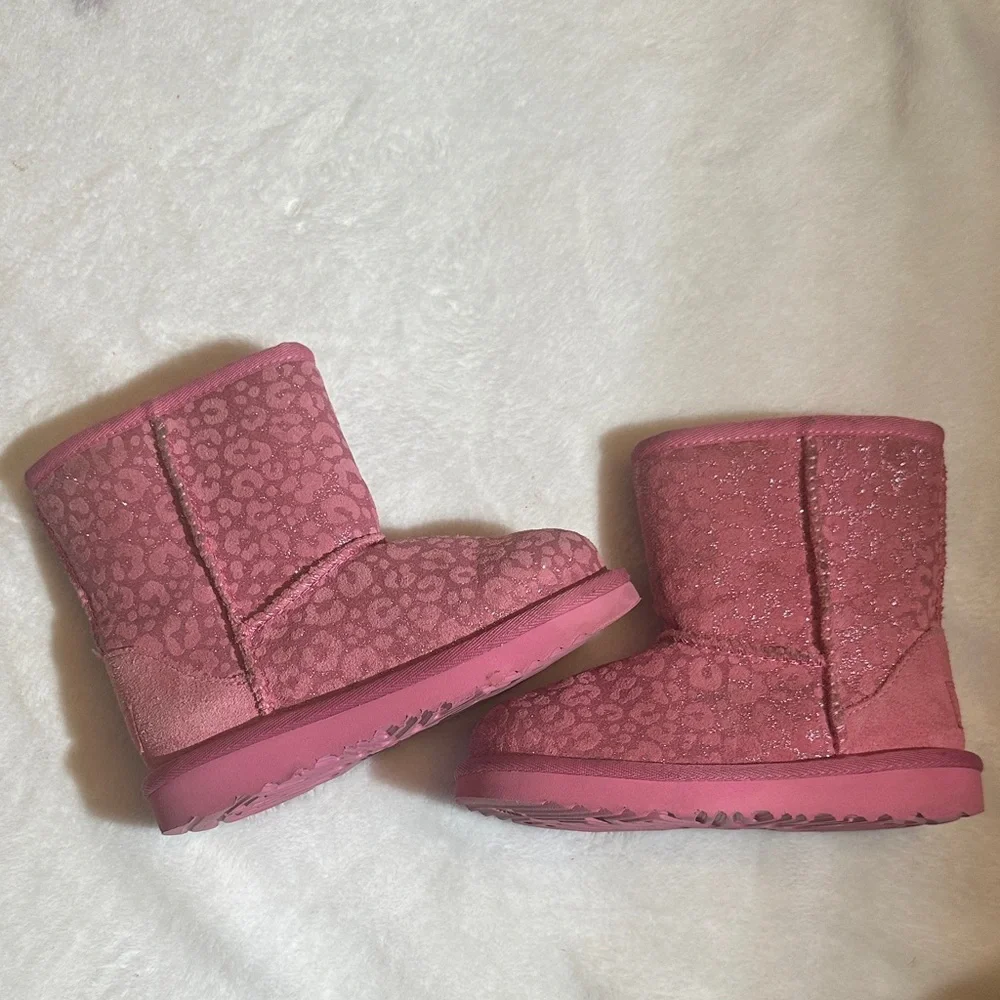 VGUC UGG girls classic Pink Glitter Leopard Print Boots size 10